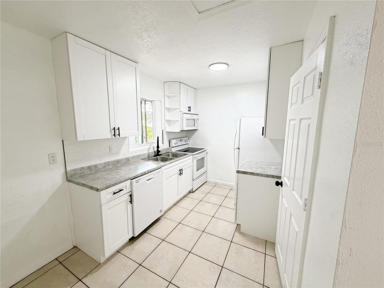 Kitchen - 3916 E GENESEE ST, TAMPA