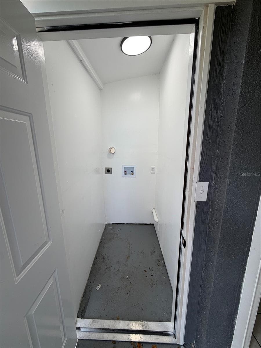 Laundry Closet - 3916 E GENESEE ST, TAMPA