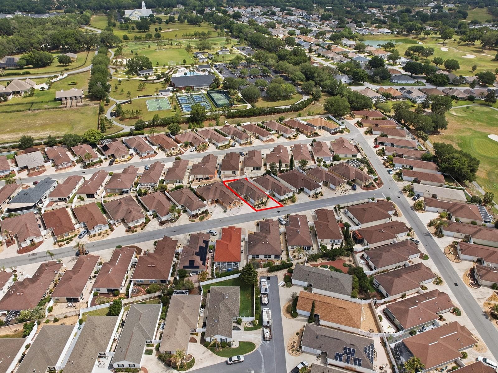 Close to Shopping and activities - 7631 SE 170TH LONGVIEW LN, THE VILLAGES