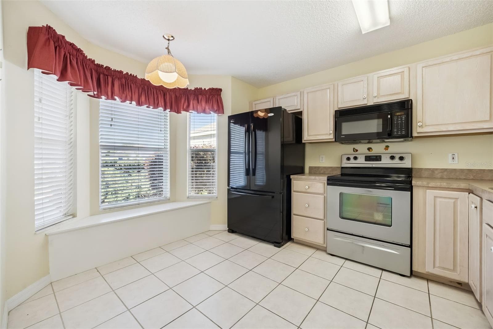 Single Family Residence at 4967 HERON RUN CIR, LEESBURG, photo 6 of 34