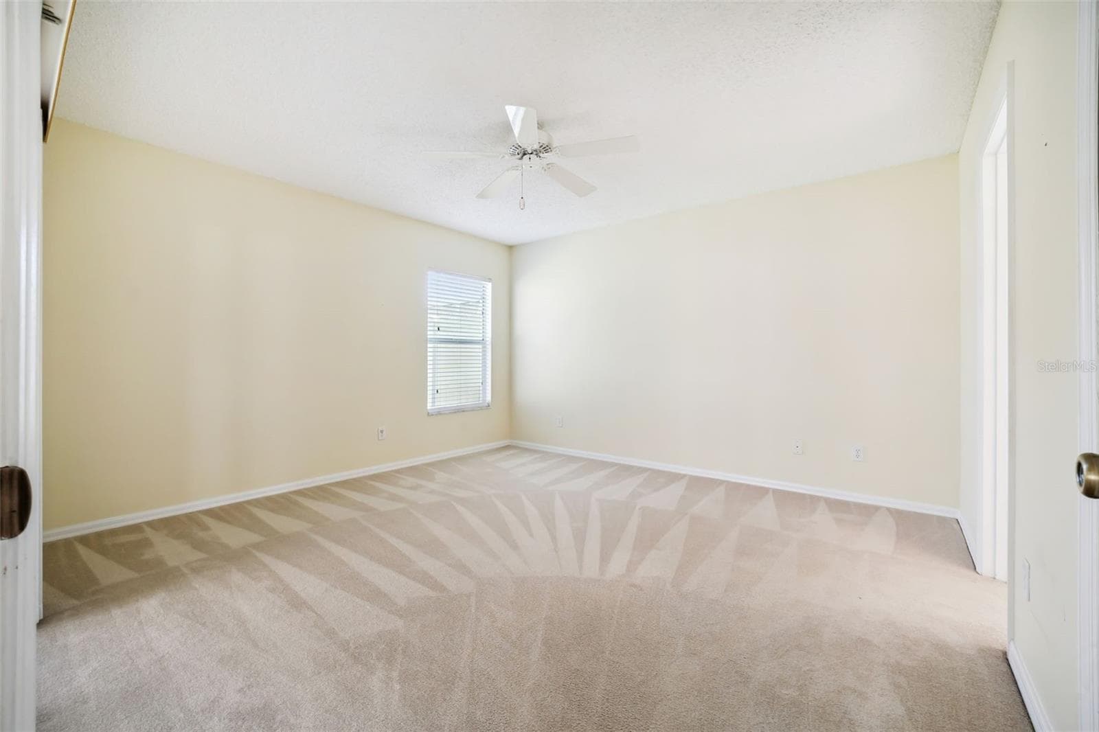 Single Family Residence at 4967 HERON RUN CIR, LEESBURG, photo 18 of 34