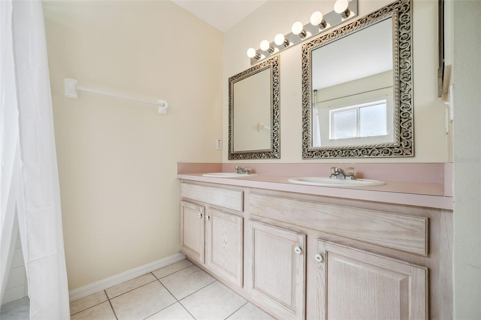 Single Family Residence at 4967 HERON RUN CIR, LEESBURG, photo 15 of 34