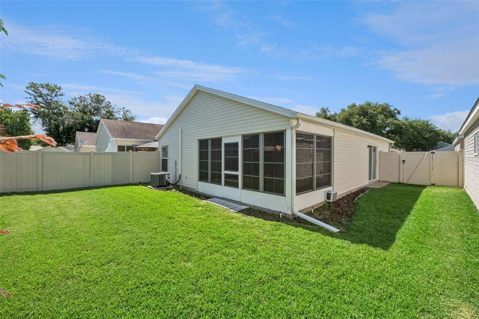 Single Family Residence at 4967 HERON RUN CIR, LEESBURG, photo 26 of 34