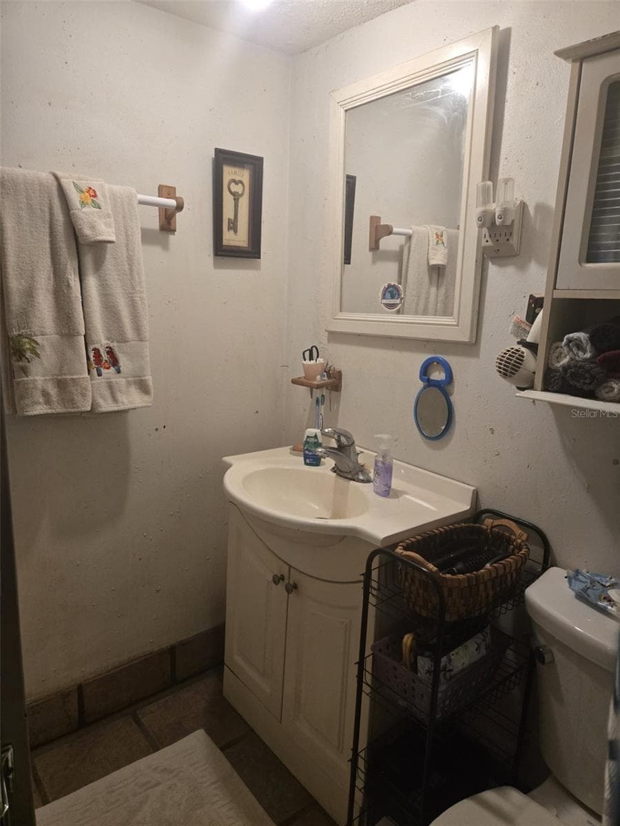Primary bath - 120 WEST LOOP, OAK HILL