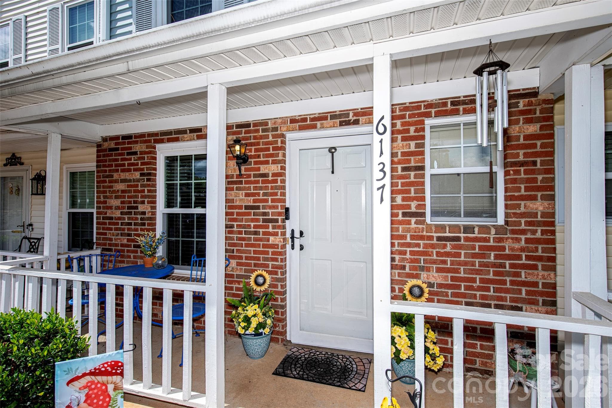 FRONT PORCH - Charlotte