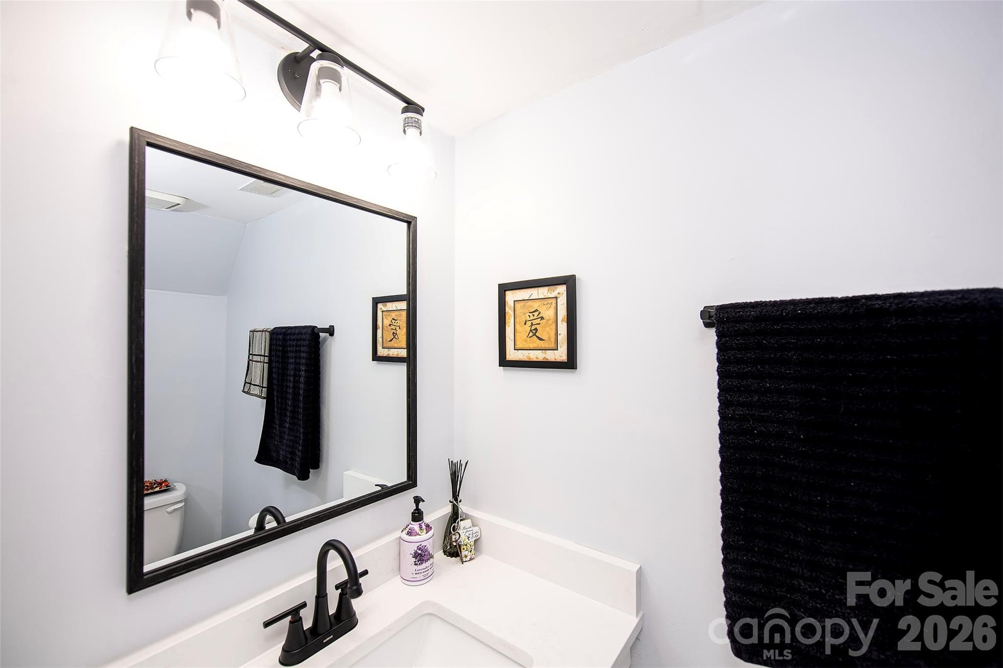 POWDER ROOM - Charlotte