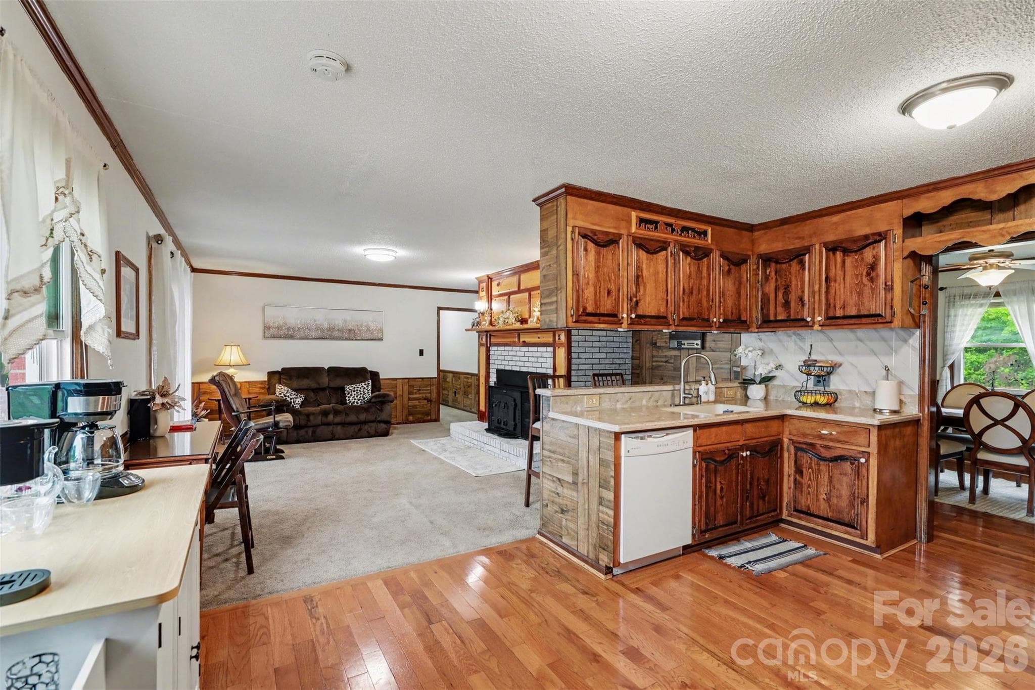 Kitchen open concept with family room - 105 Fox Fire Run, Gastonia