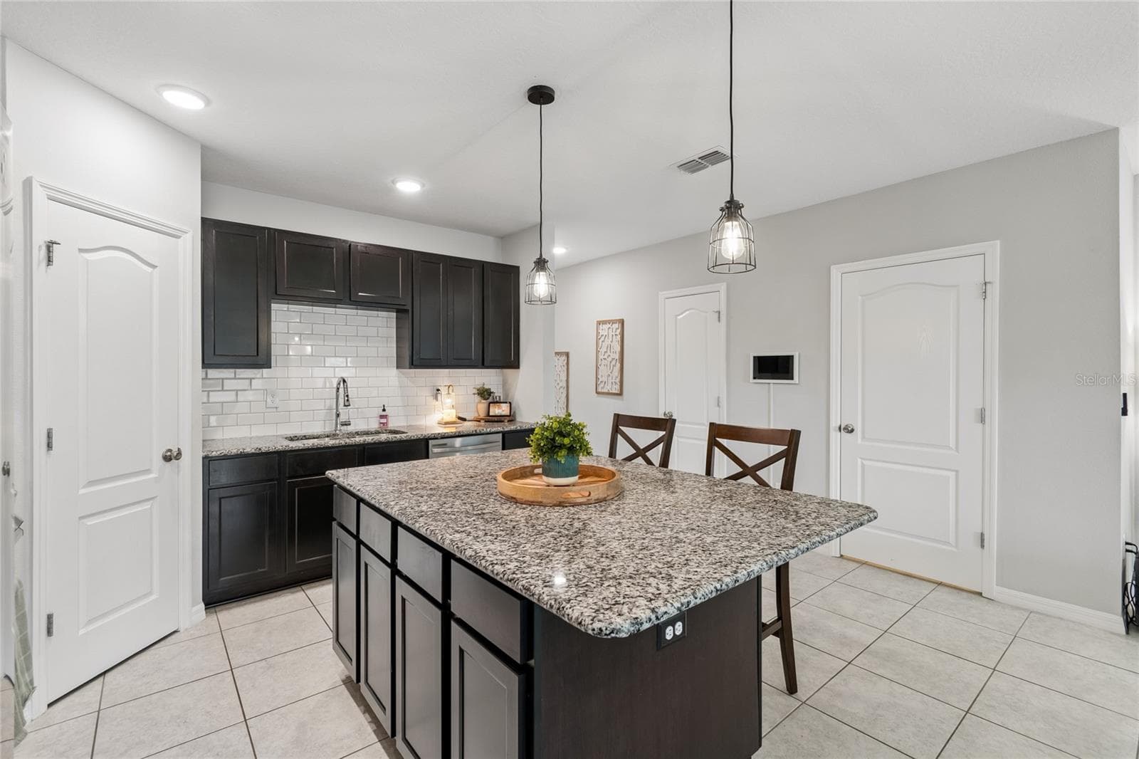 Townhouse at 4733 DEER TRACK ST, TAMPA, photo 6 of 25