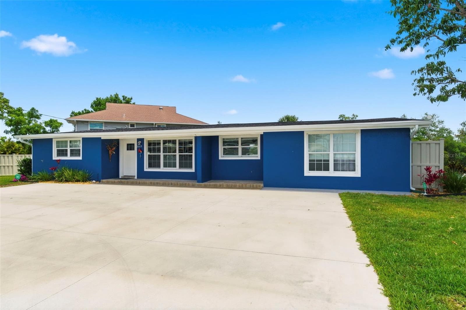 3325 W SHELL POINT RD