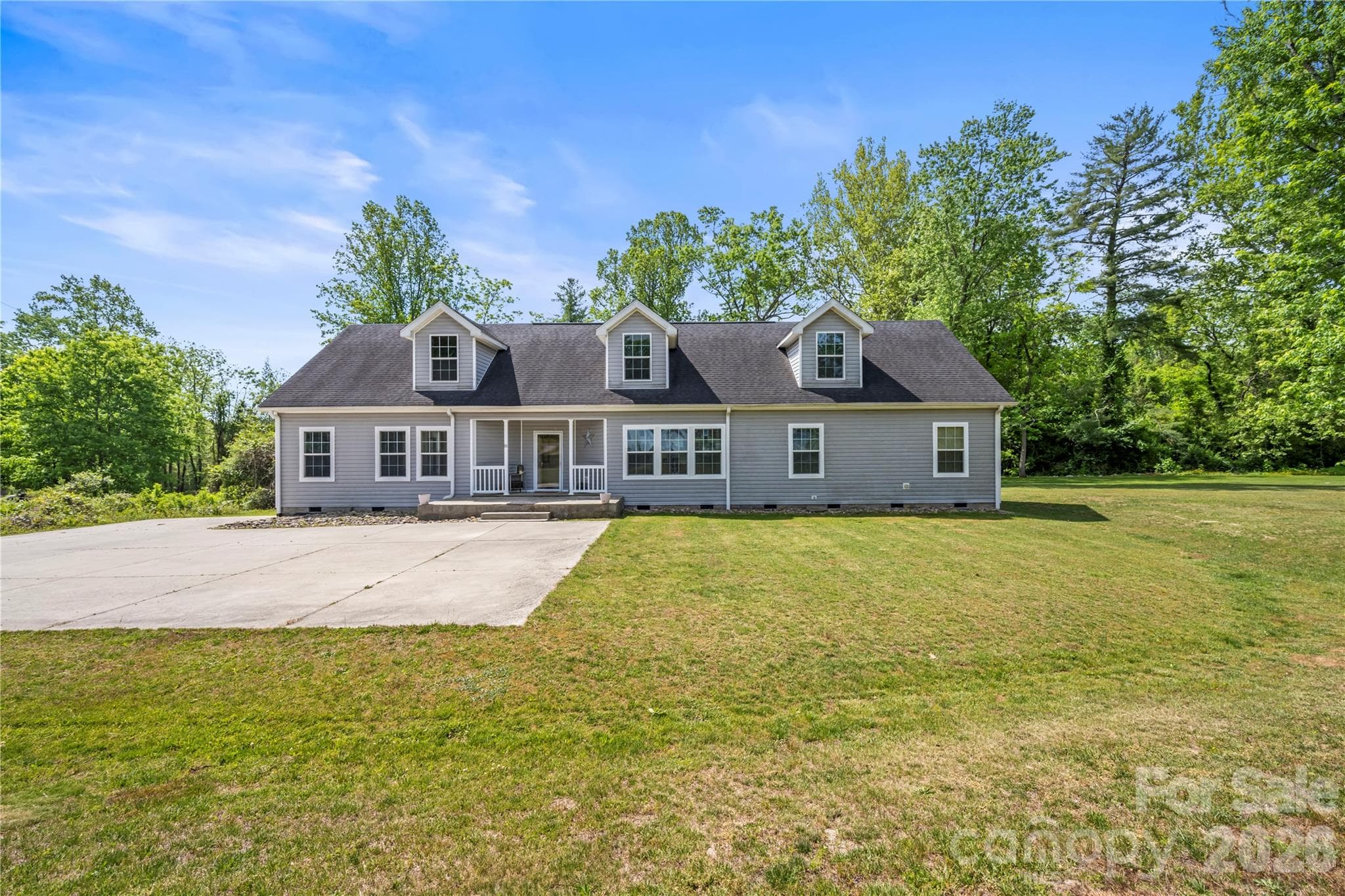 Single Family Residence at Hendersonville, photo 2 of 34