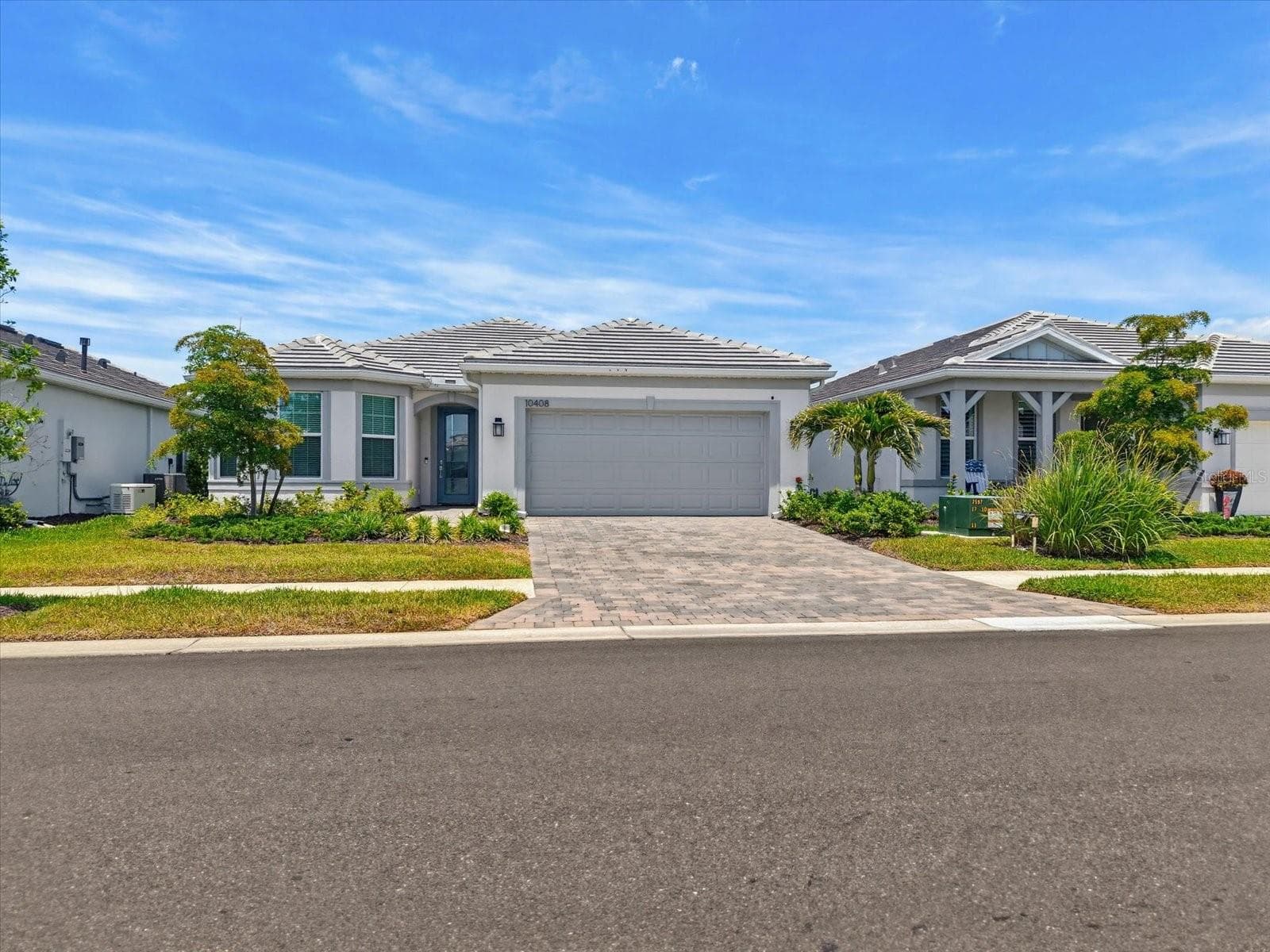 Single Family Residence at 10408 SEA BREEZE RIDGE DR, ENGLEWOOD, photo 4 of 75