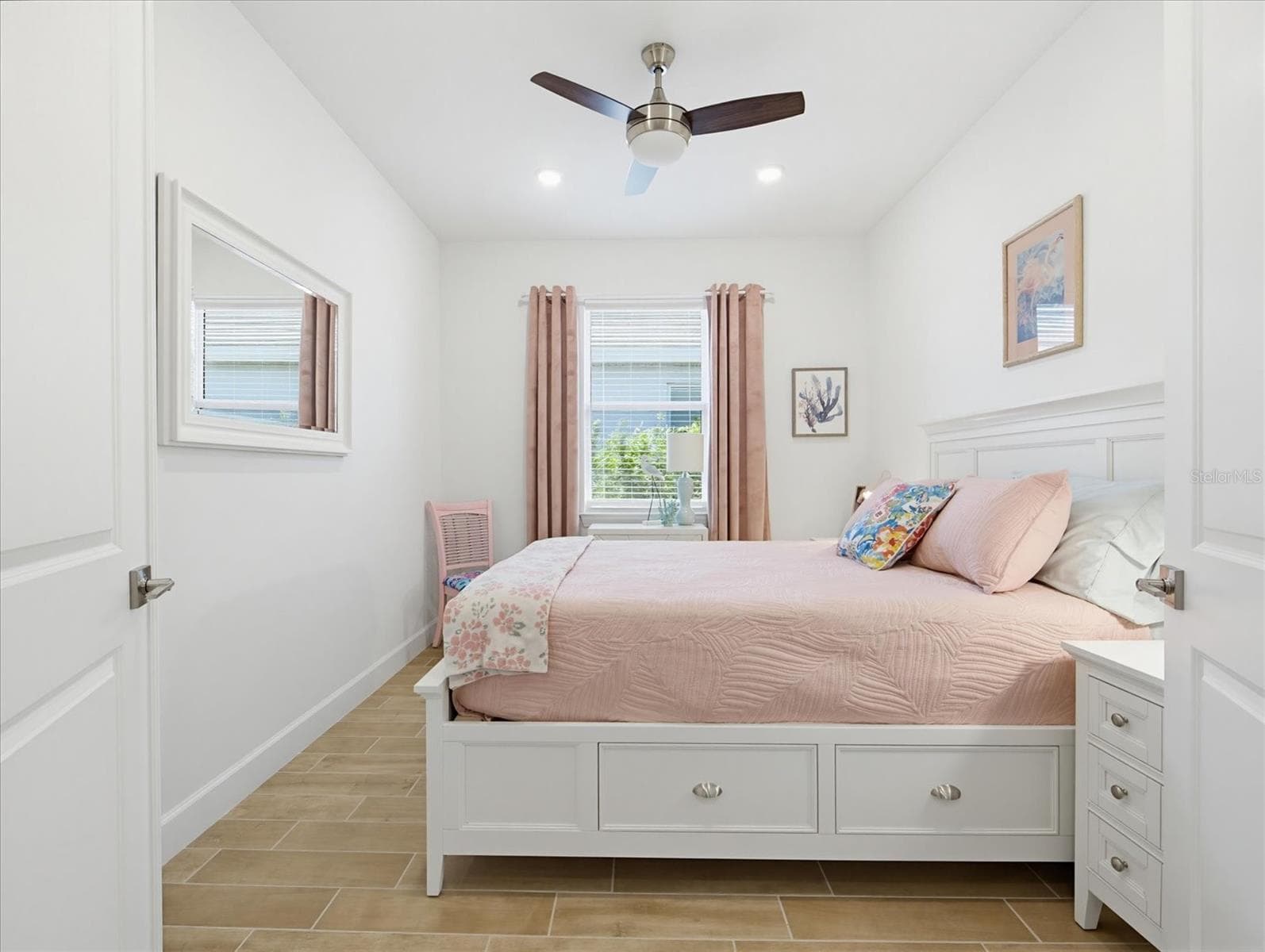 Single Family Residence at 10408 SEA BREEZE RIDGE DR, ENGLEWOOD, photo 28 of 75