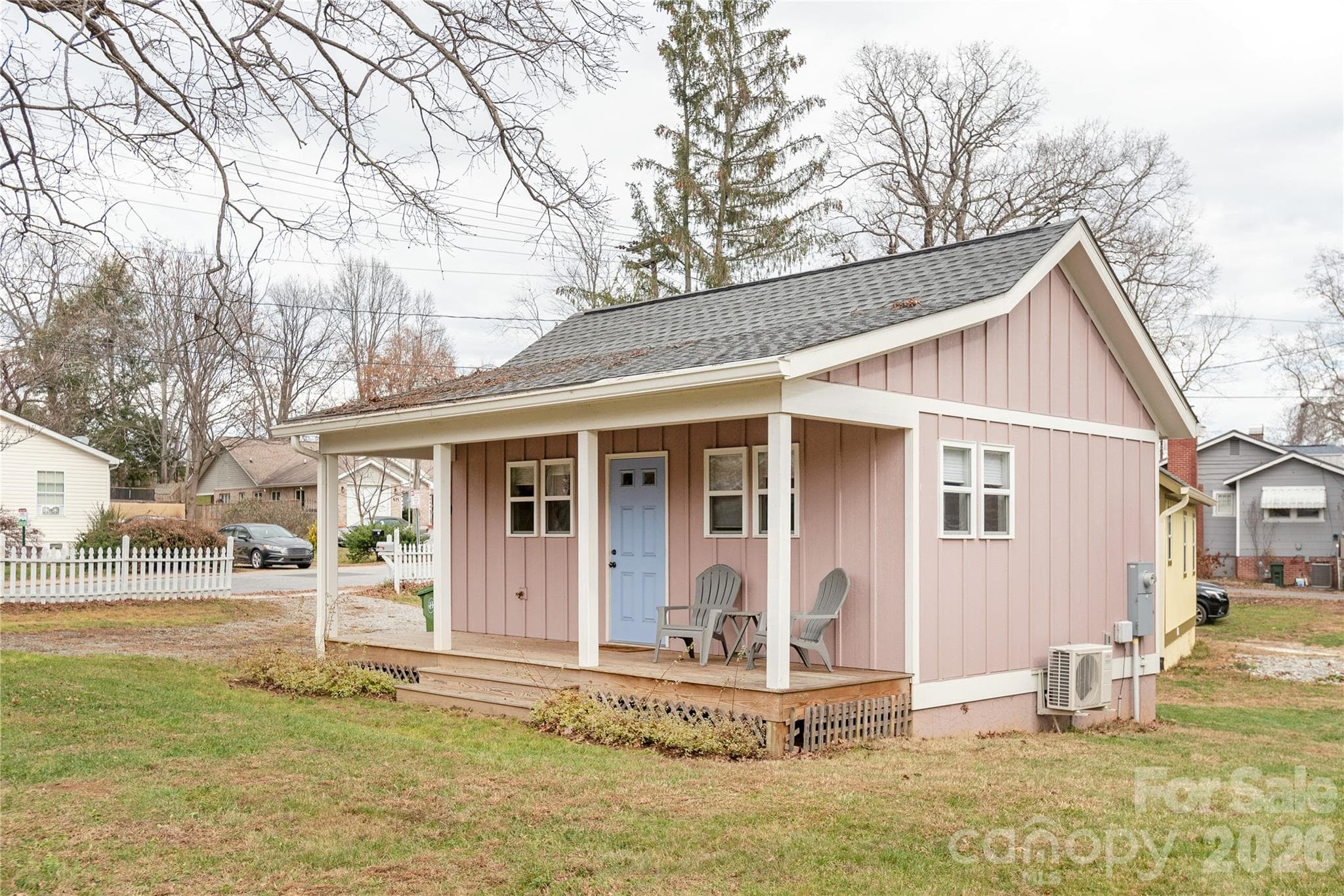 Welcome Home! - 606 Ray Avenue, Hendersonville