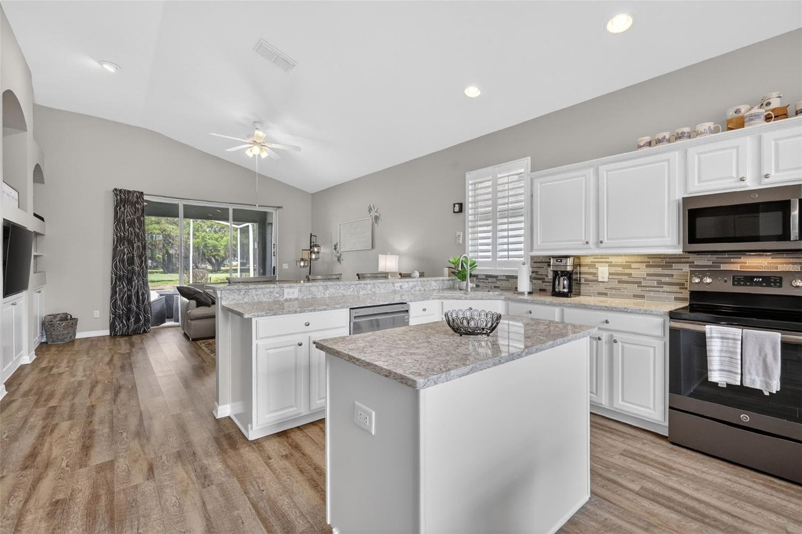Single Family Residence at 8011 PINE HOLLOW DR, MOUNT DORA, photo 17 of 56