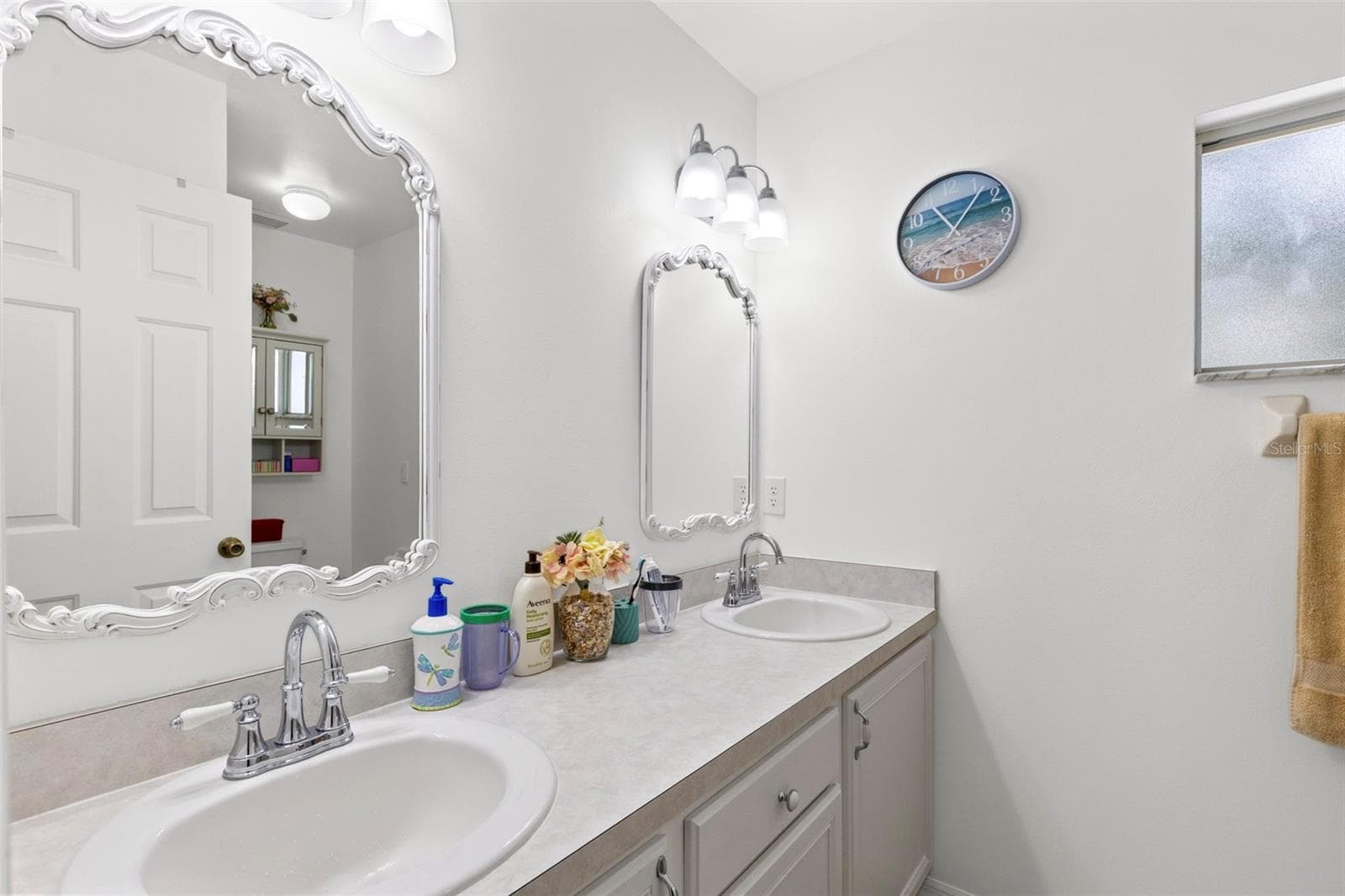 Single Family Residence at 4960 HERON RUN CIR, LEESBURG, photo 15 of 46