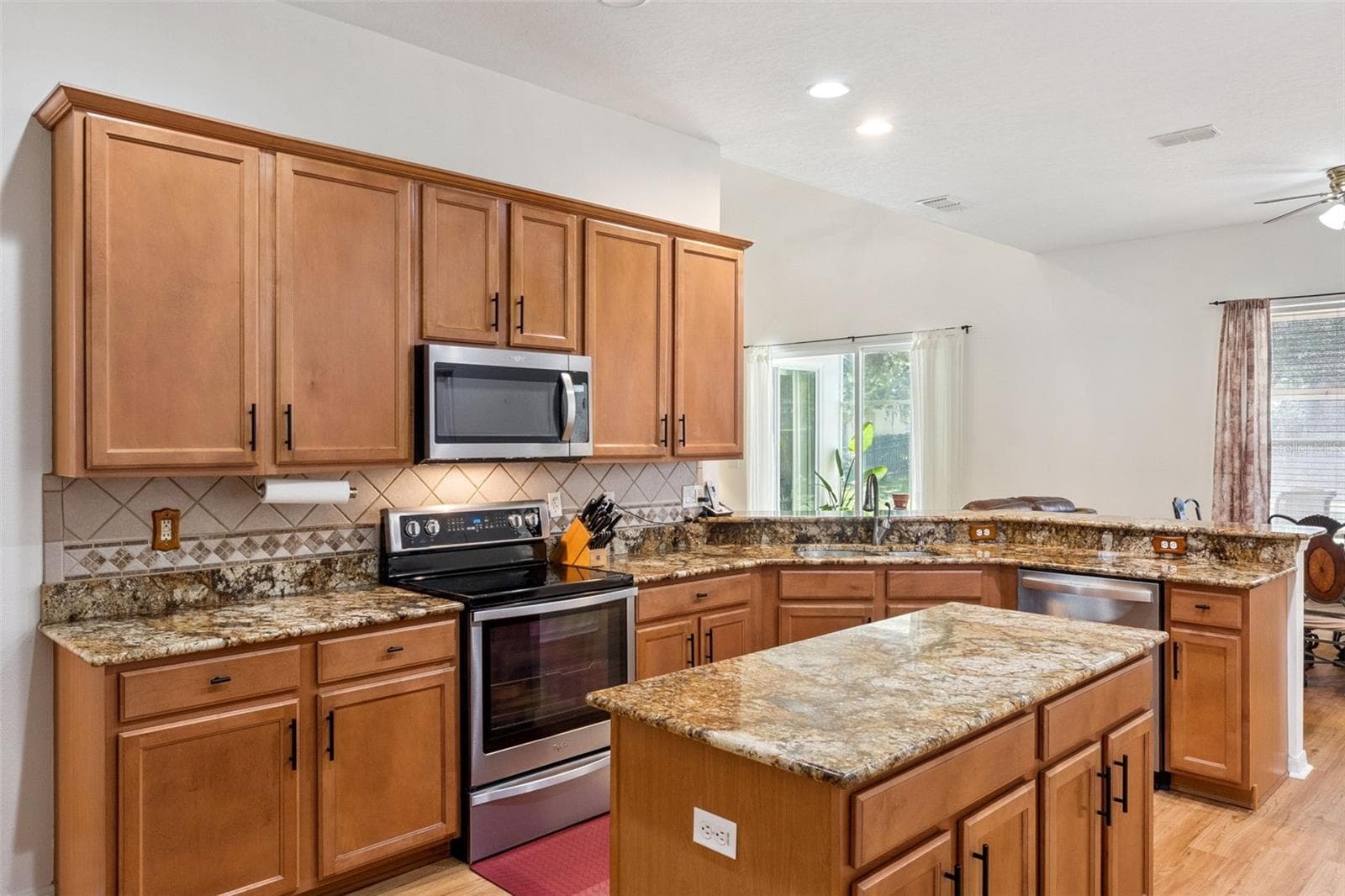 Kitchen - 10125 SANDY MARSH LN, ORLANDO