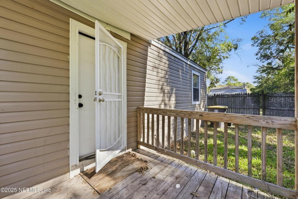 Rear porch - 3428 GLEN ST, JACKSONVILLE