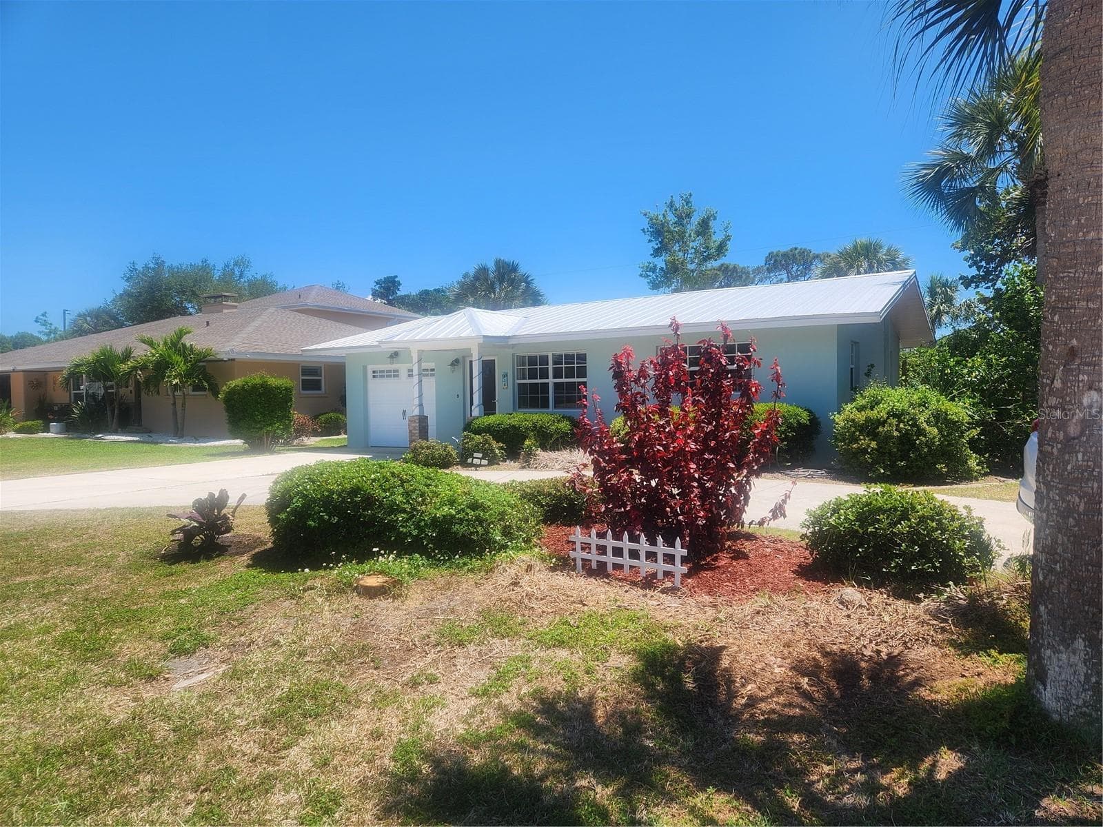 Island Bungalow.Turn your dreams into this address! - 316 ALBA ST E, VENICE