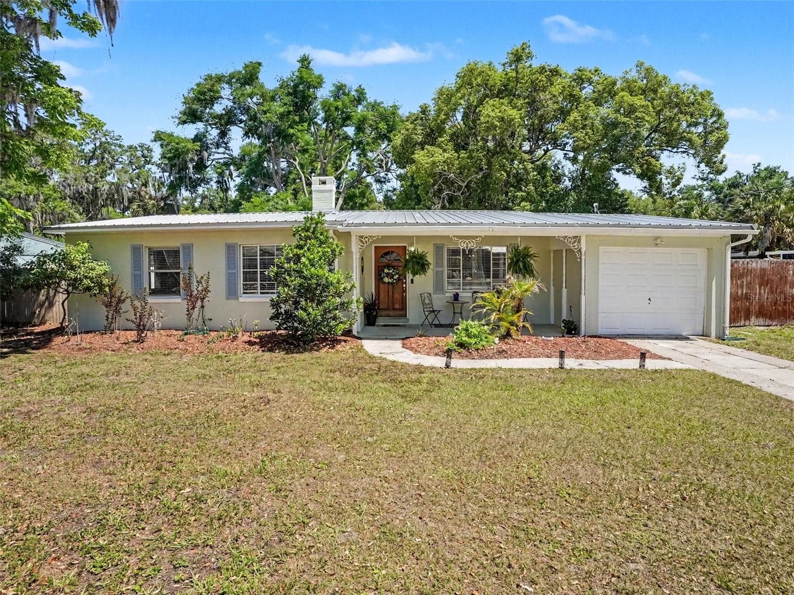 Single Family Residence at 315 W 11TH AVE, MOUNT DORA, photo 2 of 31