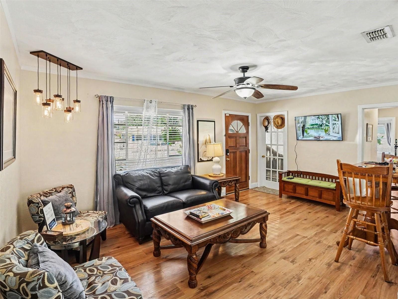 Single Family Residence at 315 W 11TH AVE, MOUNT DORA, photo 5 of 31