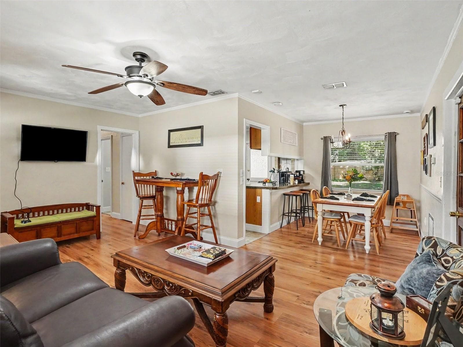 Single Family Residence at 315 W 11TH AVE, MOUNT DORA, photo 6 of 31