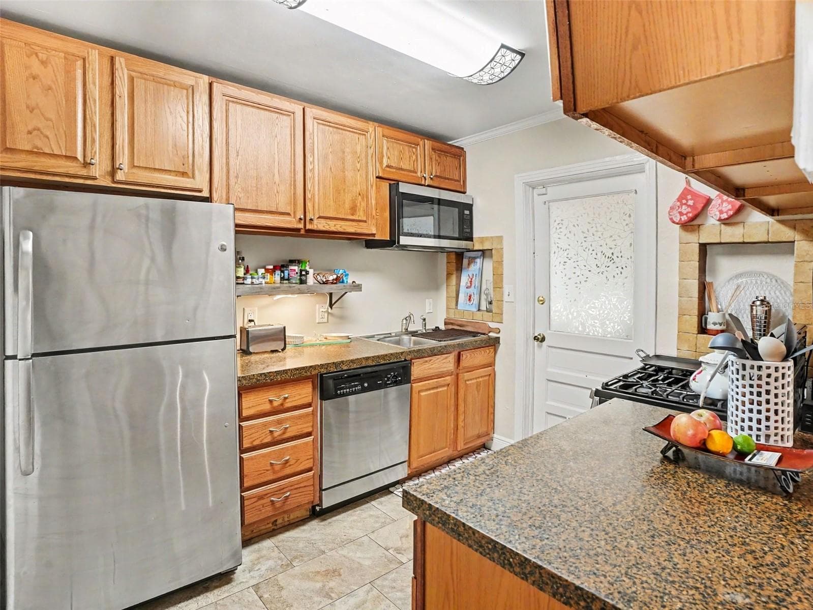 Single Family Residence at 315 W 11TH AVE, MOUNT DORA, photo 9 of 31