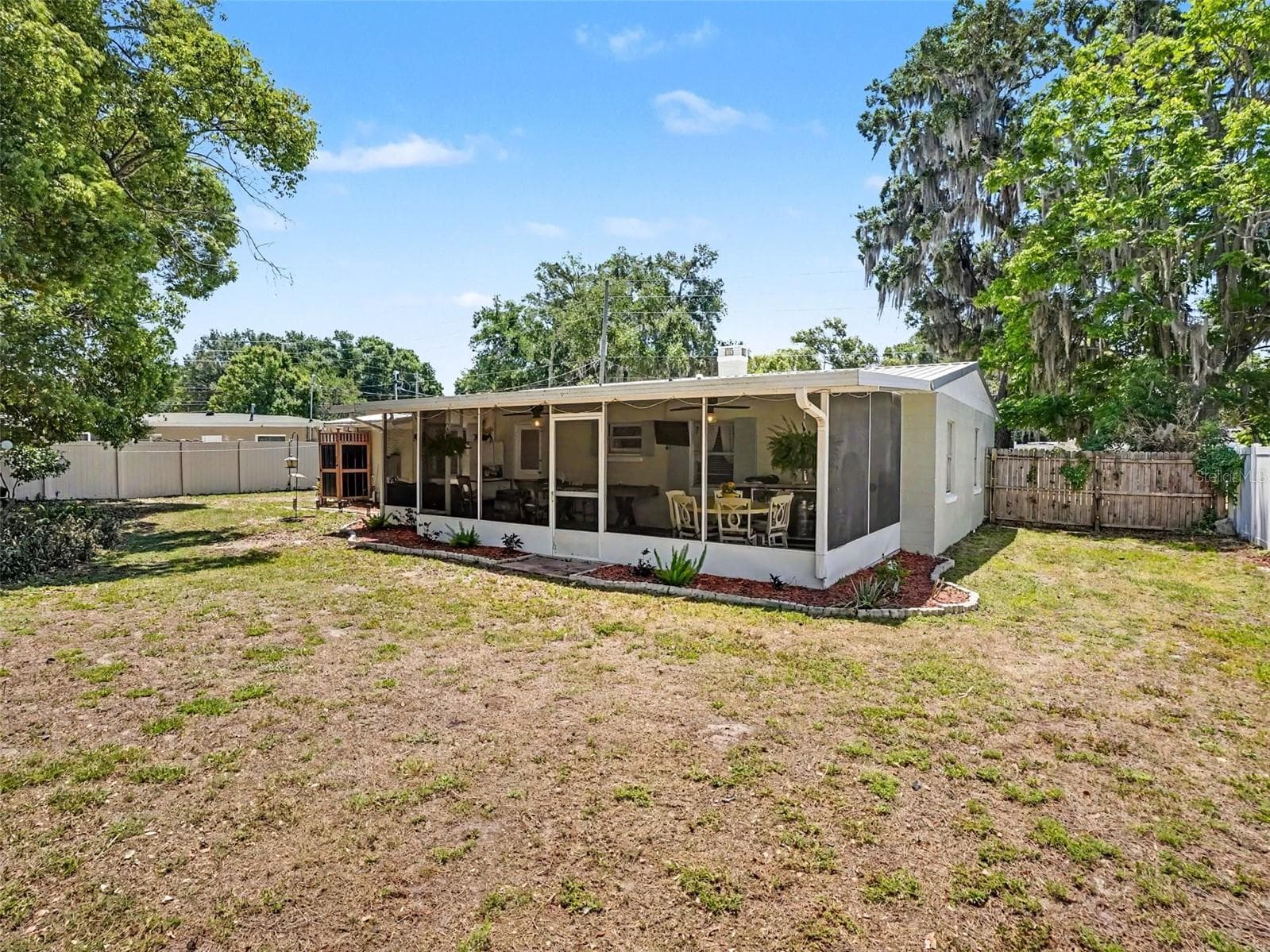 Single Family Residence at 315 W 11TH AVE, MOUNT DORA, photo 25 of 31