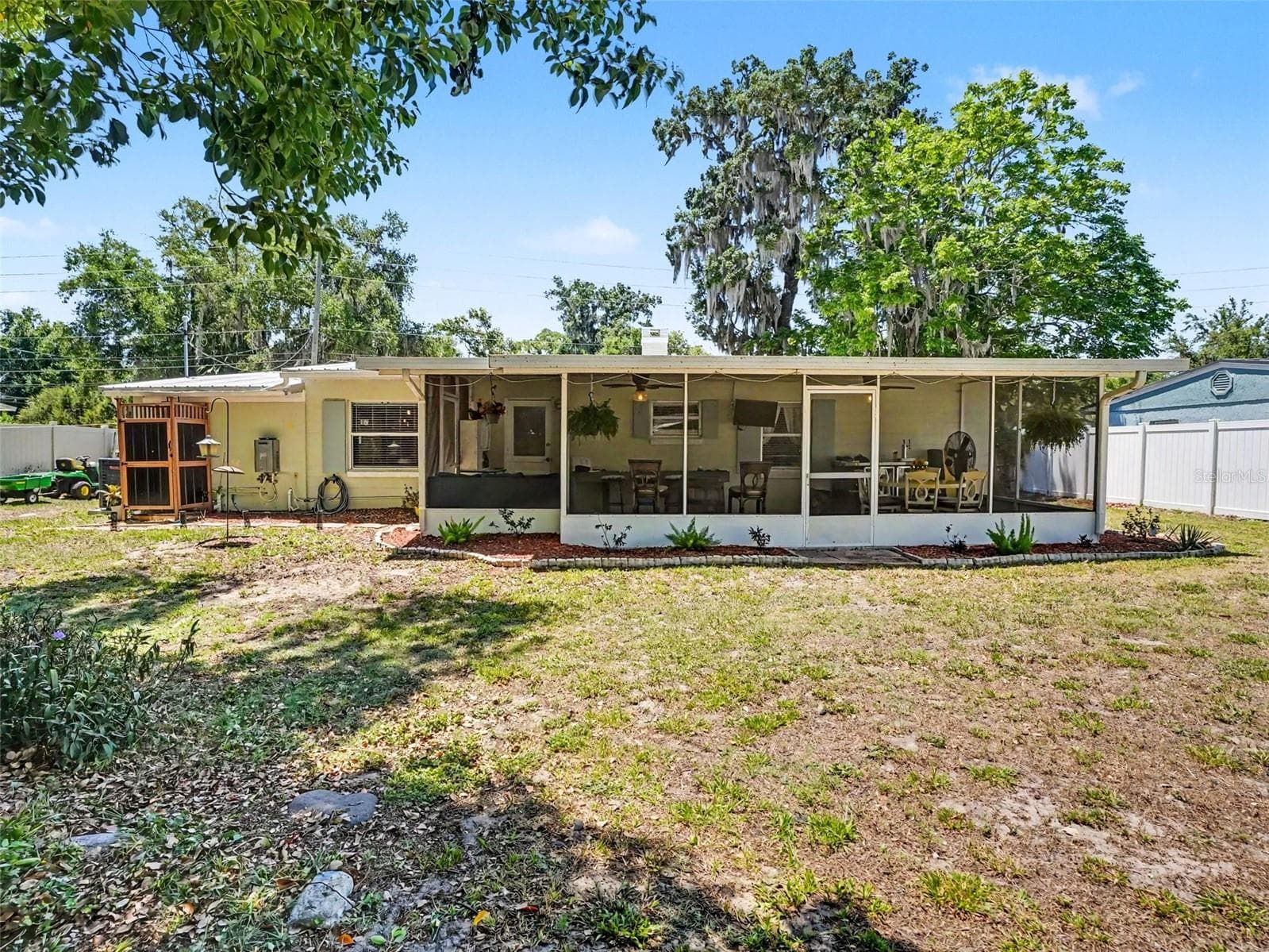 Single Family Residence at 315 W 11TH AVE, MOUNT DORA, photo 27 of 31
