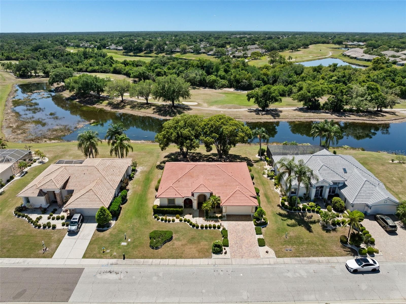 1134 SIGNATURE DR