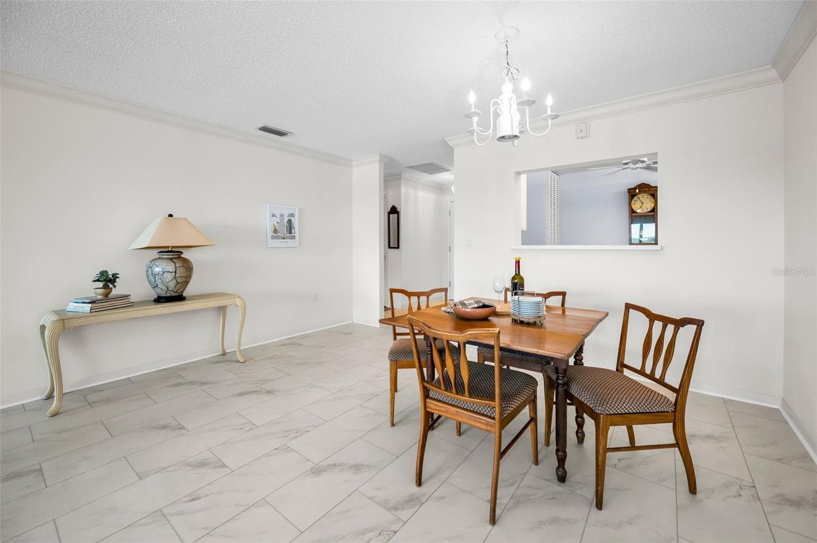 Large dining area - 100 BLUFF VIEW DR #608C, BELLEAIR BLUFFS
