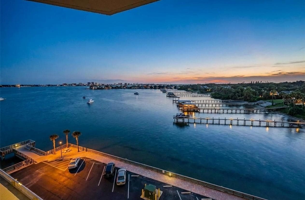 Sunsets on bay views from living room - 100 BLUFF VIEW DR #608C, BELLEAIR BLUFFS