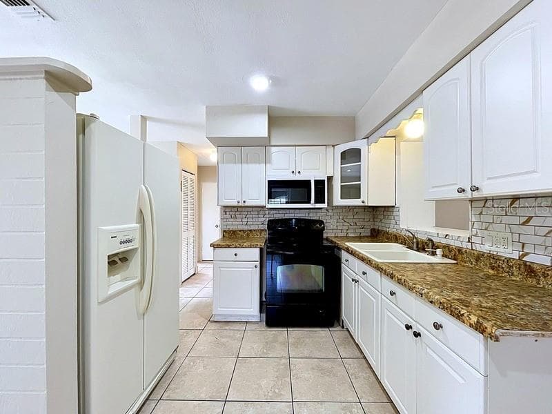Single Family Residence at 7018 54TH AVE N, ST PETERSBURG, photo 2 of 18