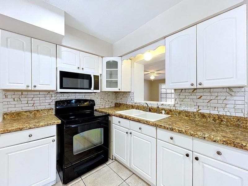 Single Family Residence at 7018 54TH AVE N, ST PETERSBURG, photo 3 of 18
