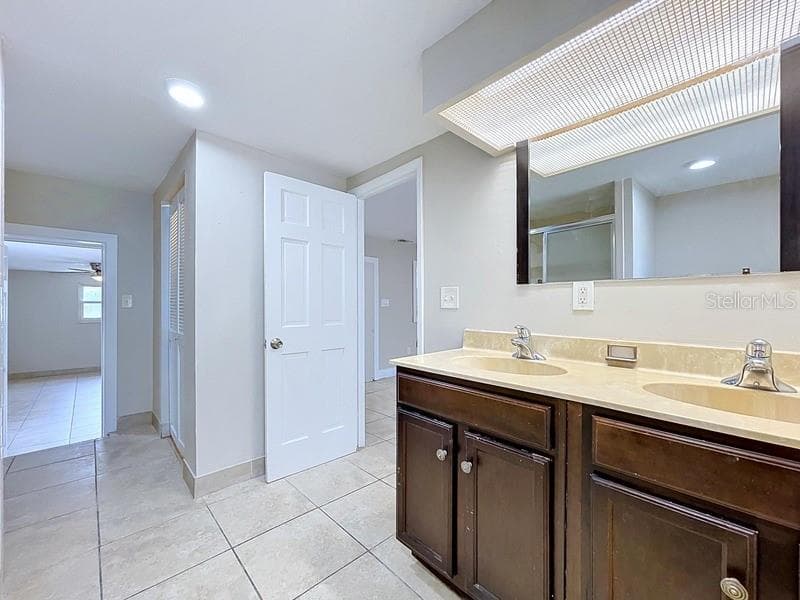 MASTER BATHROOM - 7018 54TH AVE N, ST PETERSBURG