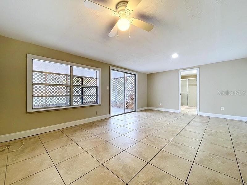 LIVING ROOM - 7018 54TH AVE N, ST PETERSBURG