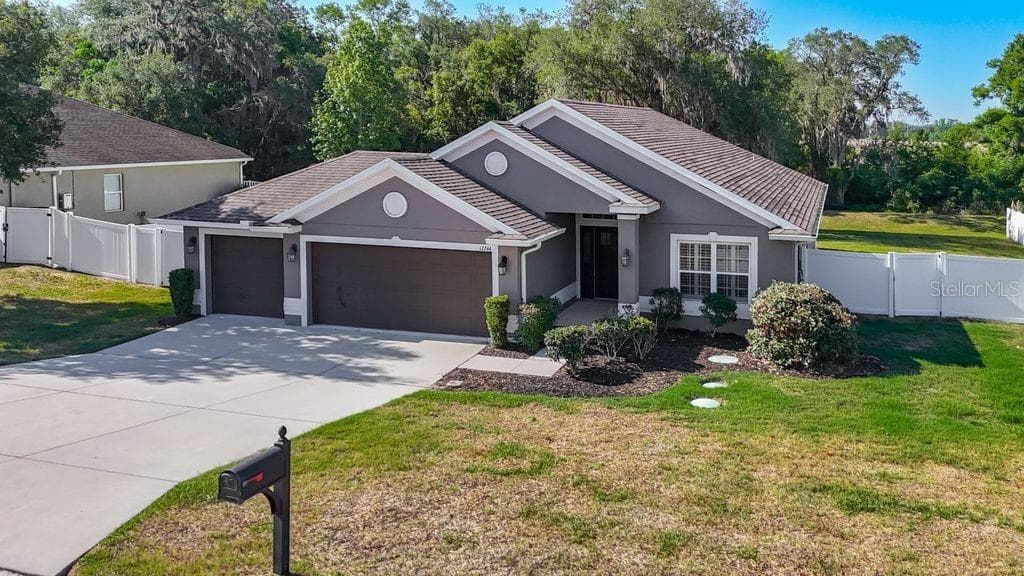 Front view with three car garage - 12244 LOOPBACK DR, SAN ANTONIO