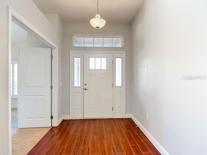 A bright welcoming foyer - 12244 LOOPBACK DR, SAN ANTONIO