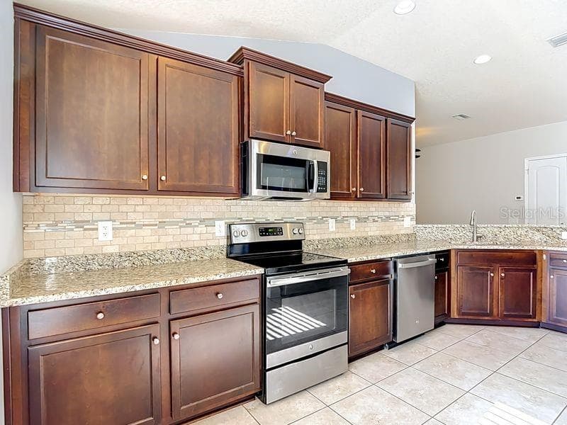 Counter tops galore! - 12244 LOOPBACK DR, SAN ANTONIO