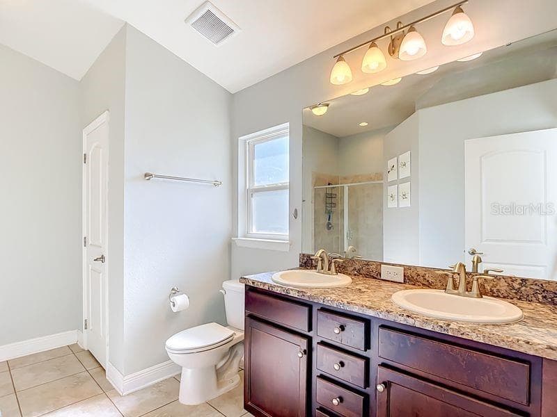 Elegant primary bathroom featuring dual-sink vanity. - 12244 LOOPBACK DR, SAN ANTONIO