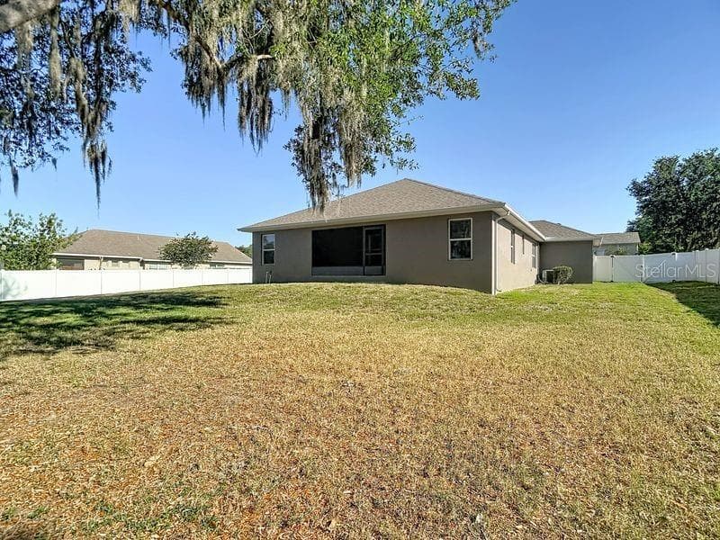 Expansive backyard offering plenty of space for outdoor activities, gardening, or whatever your heart desires!!!! - 12244 LOOPBACK DR, SAN ANTONIO