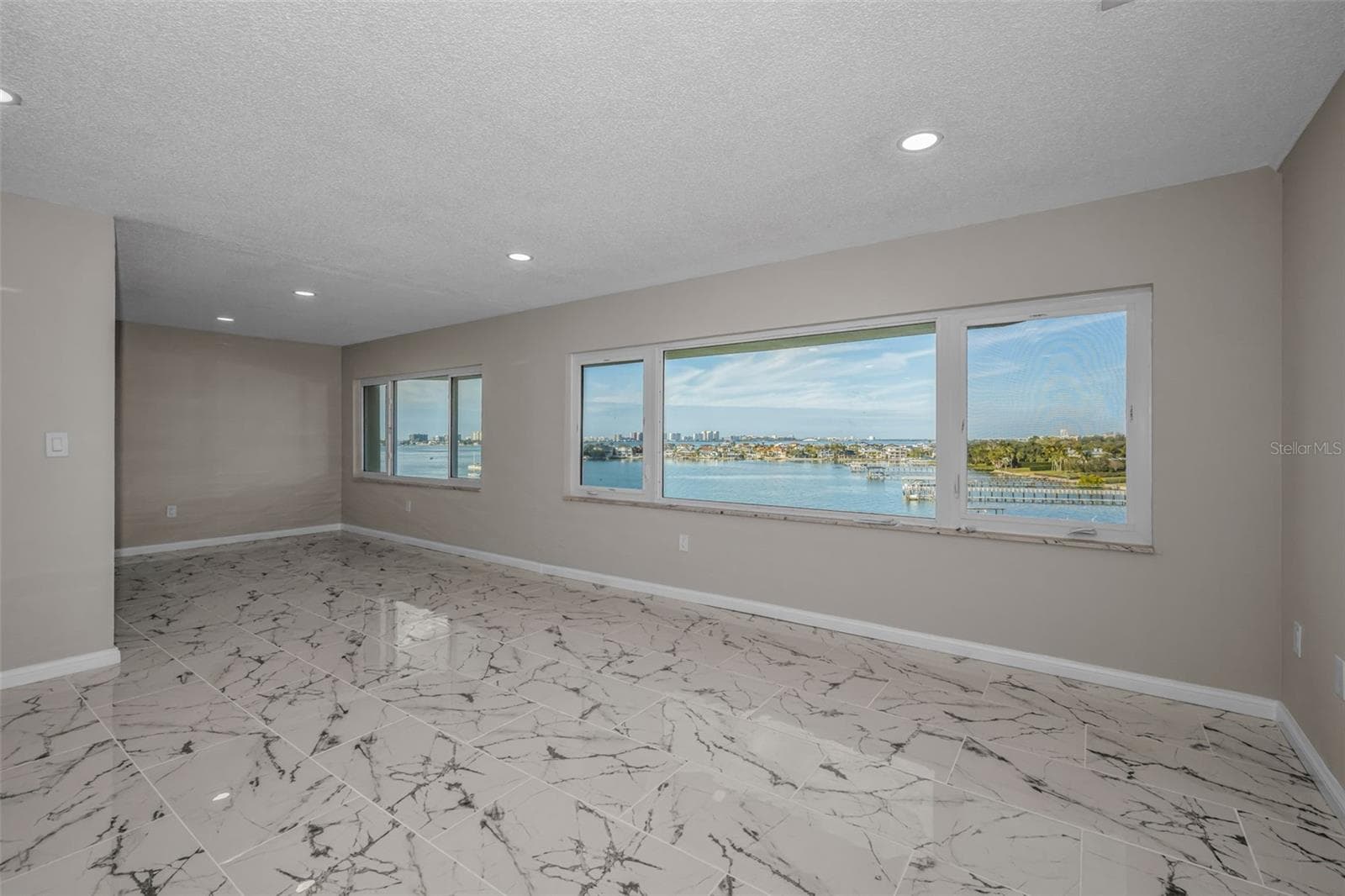 approx 40ft of Storm windows with a view - 100 BLUFF VIEW DR #604C, BELLEAIR BLUFFS