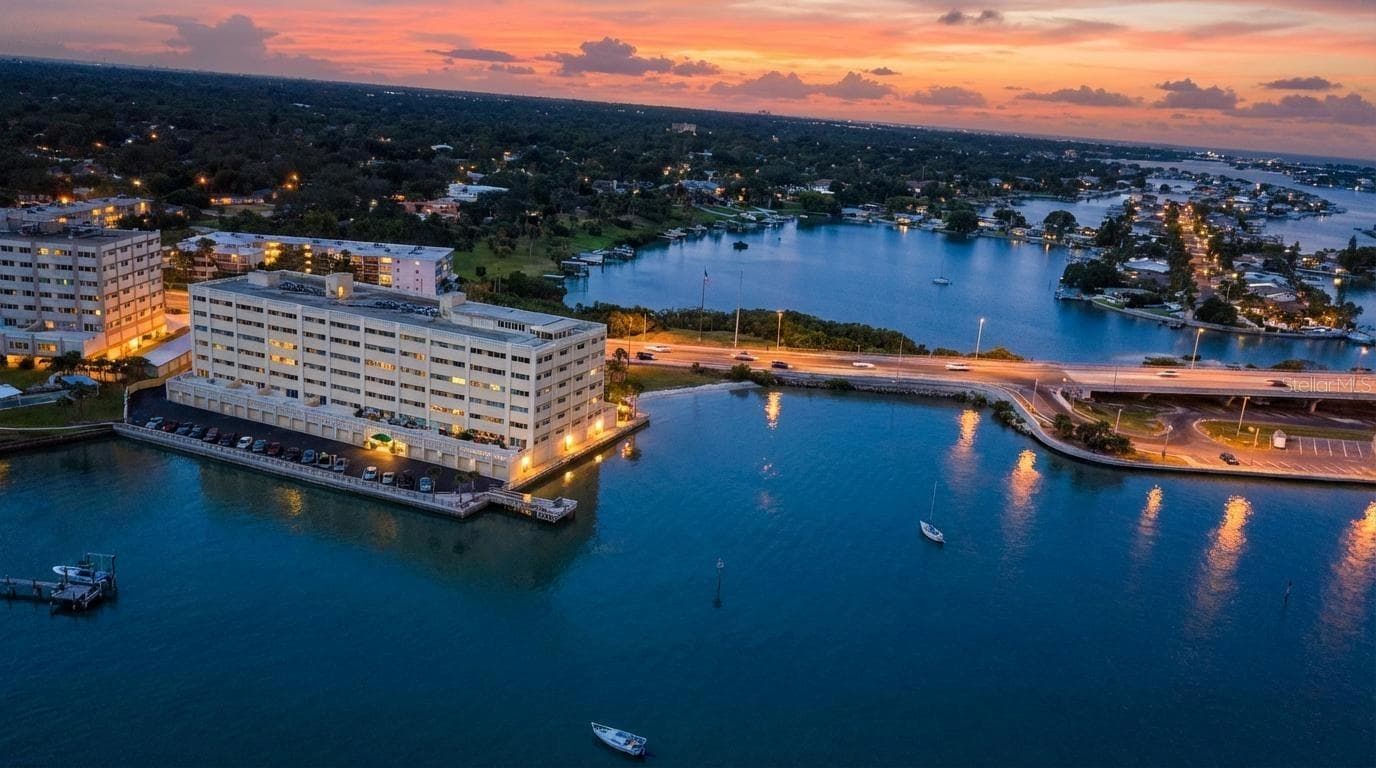 Belleair causeway bridge to beach less than 1 mile away - 100 BLUFF VIEW DR #604C, BELLEAIR BLUFFS