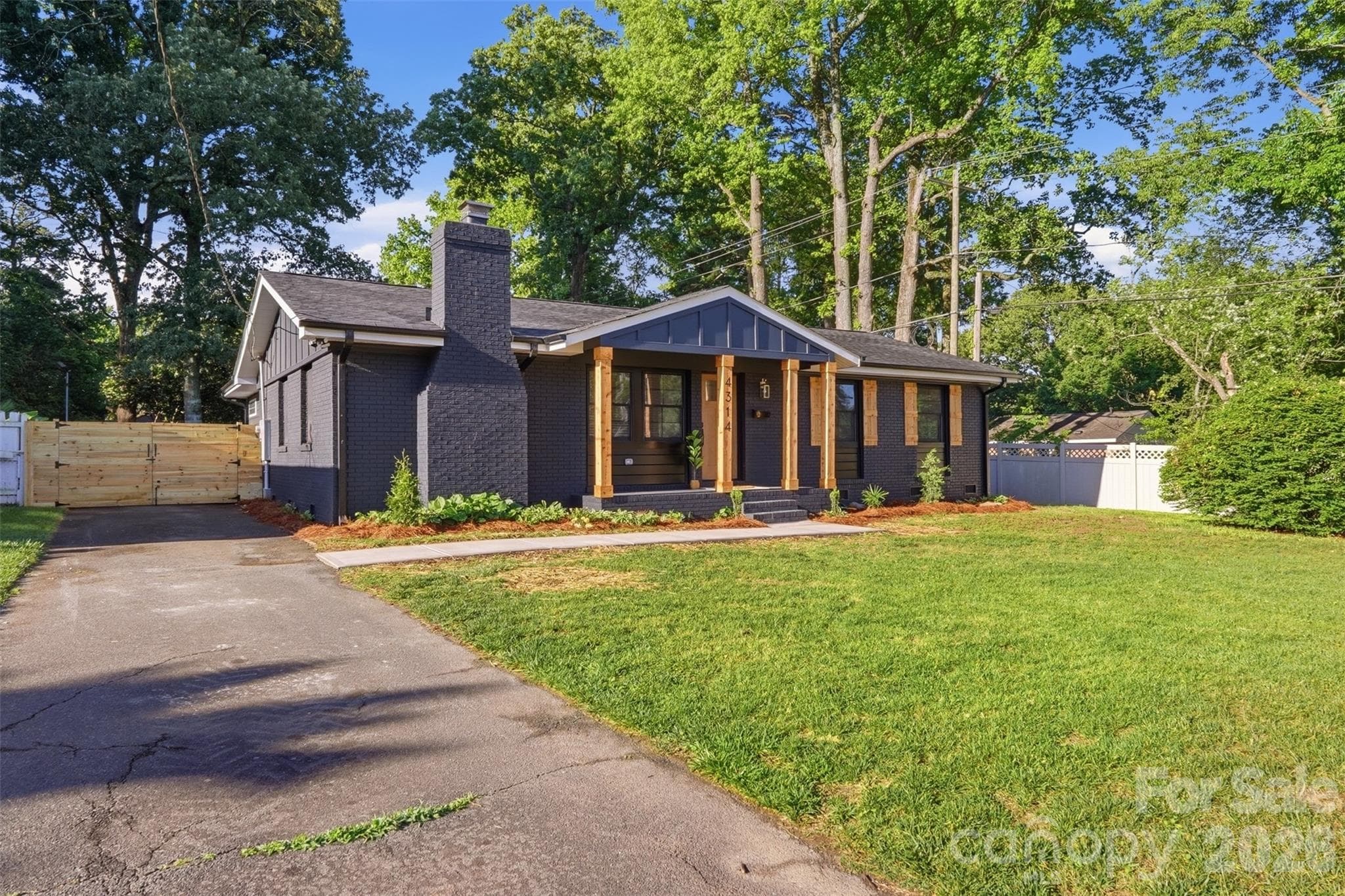 New modern horizontal privacy gate on both sides of the home. - 4314 Ivanhoe Place, Charlotte