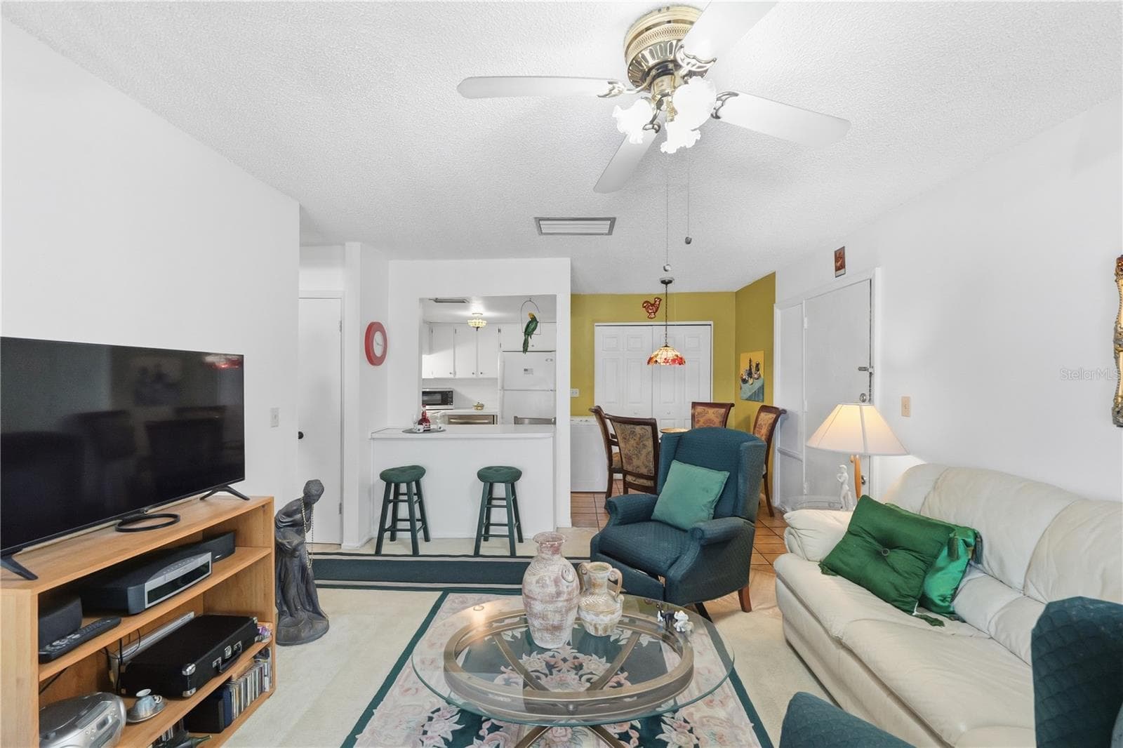 Living Room to Kitchen view - 3853 S LAKE DR #165, TAMPA
