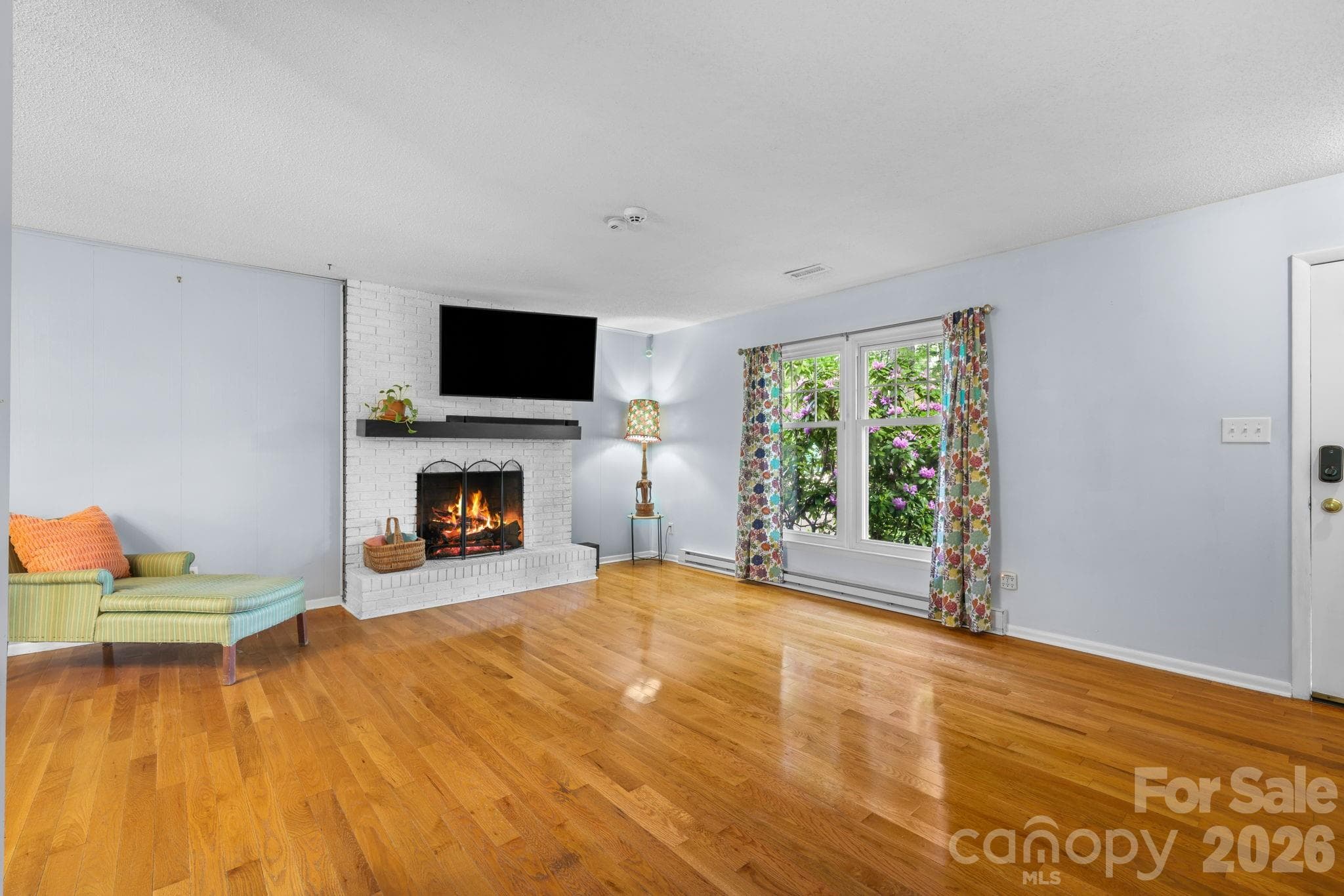 Living room - 98 Pensacola Avenue, Arden