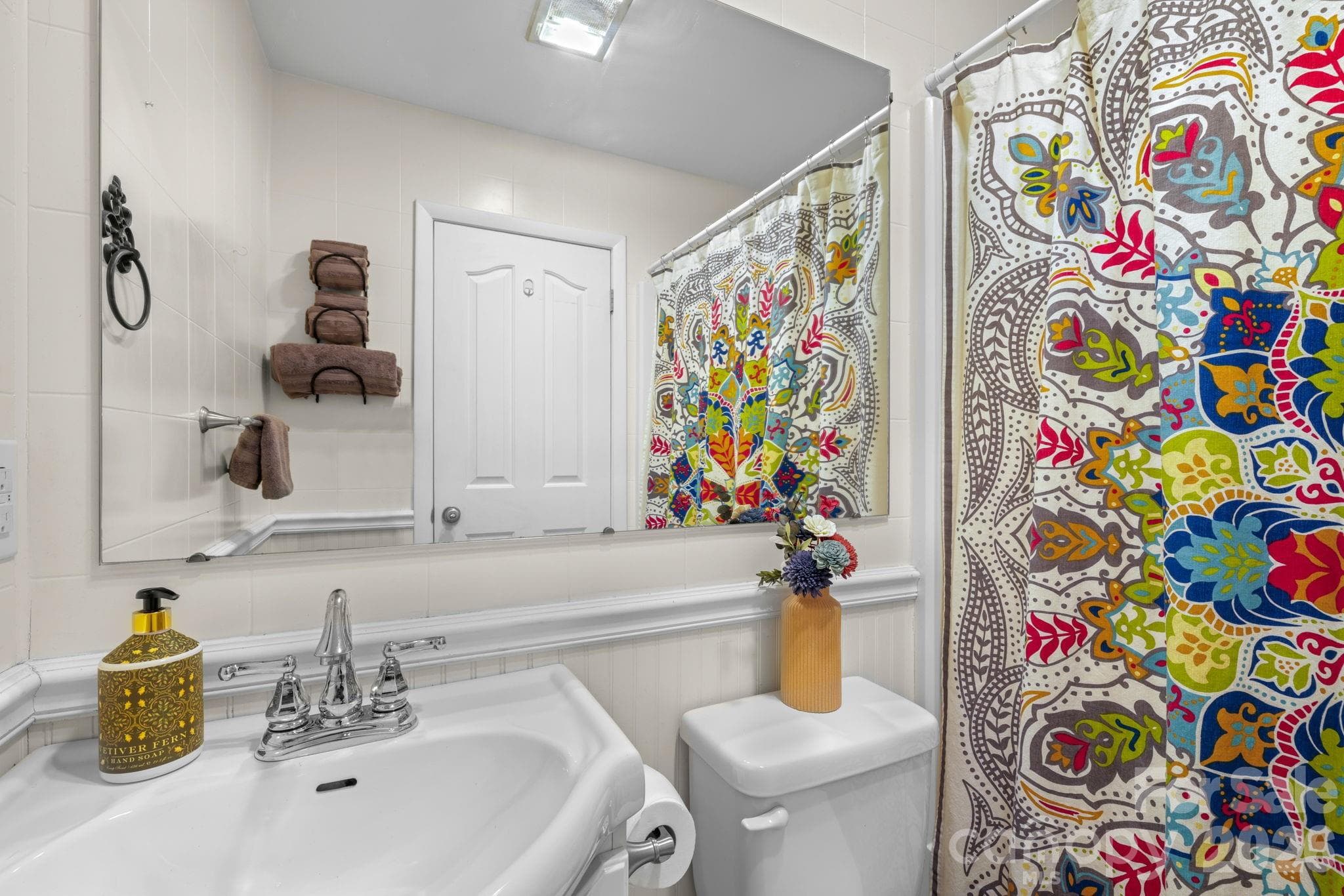 Hallway Full Bath - 98 Pensacola Avenue, Arden