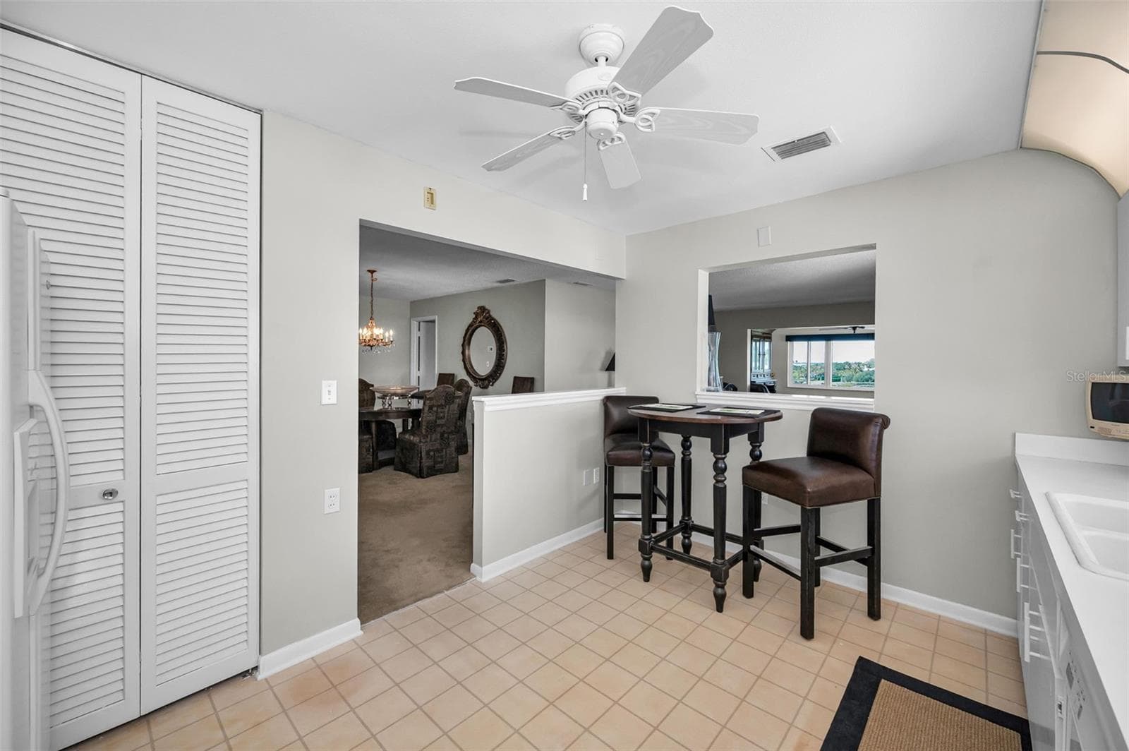 Place to eat in with pass thru - 100 BLUFF VIEW DR #514C, BELLEAIR BLUFFS