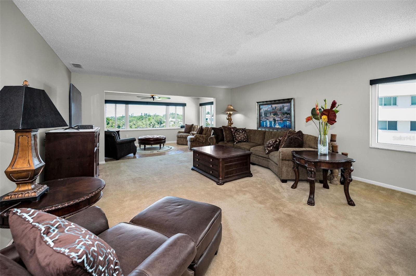 Large living area - 100 BLUFF VIEW DR #514C, BELLEAIR BLUFFS