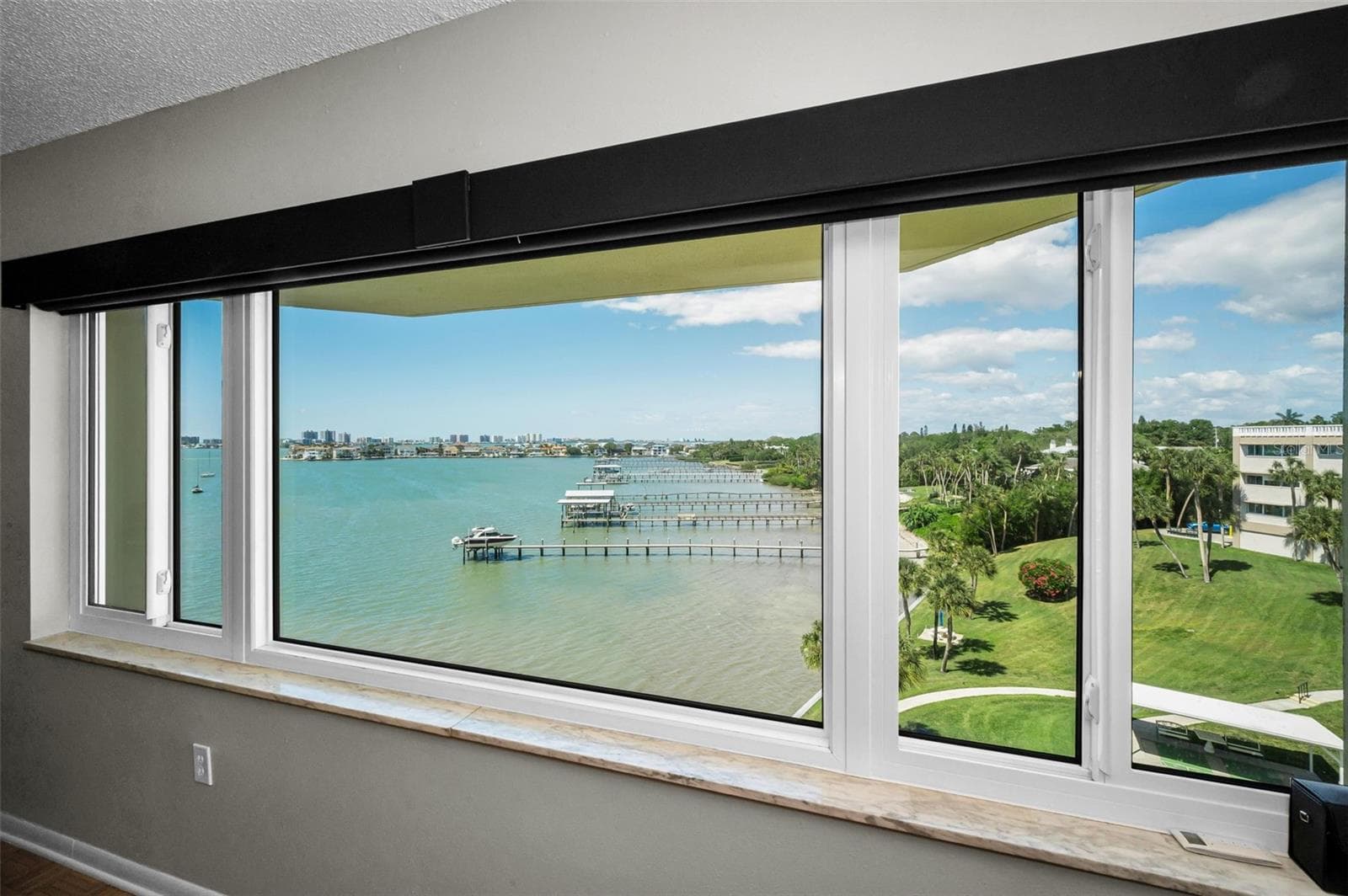 Storm Windows with blinds in flex space - 100 BLUFF VIEW DR #514C, BELLEAIR BLUFFS