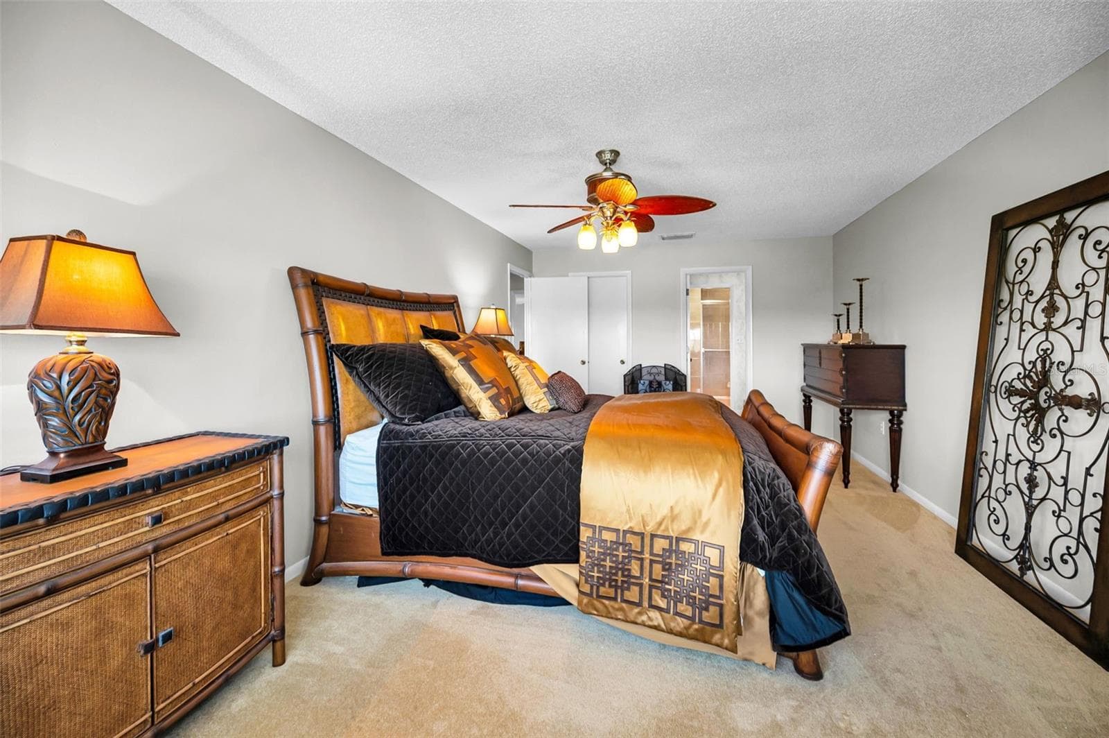 Large master bedroom - 100 BLUFF VIEW DR #514C, BELLEAIR BLUFFS